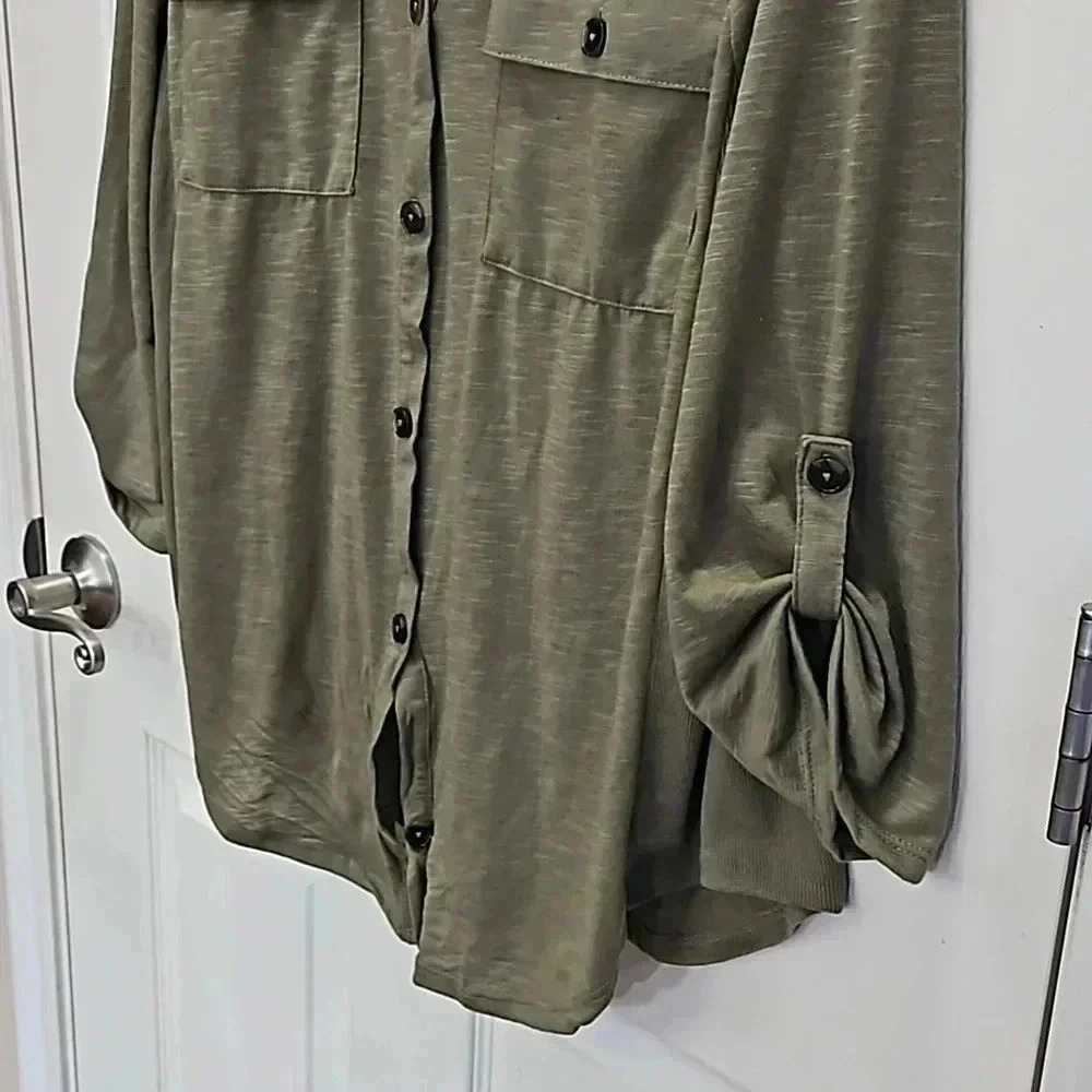 No Boundaries Army Green Roll Tab Sleeve Plus Size top Size 3X - Picture 5 of 8